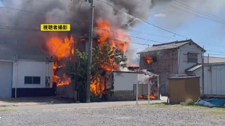 鉄道の沿線で住宅3棟が燃える火事 一部区間で約3時間運転見合わせ 安否不明だった住人は外出中で無事