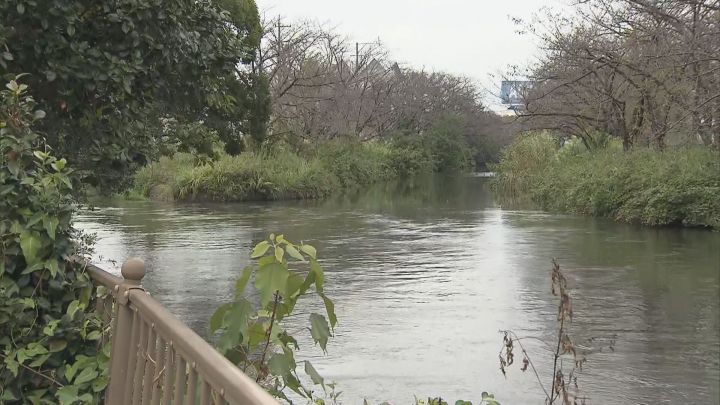 踏切から2.8km程離れた川に…電車にはねられ行方不明だった男性とみられる遺体発見 用水路に転落し流されたか