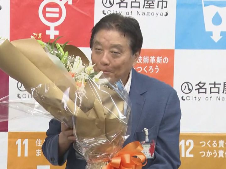 最後は花びらをかじる…河村名古屋市長が“市長最後の1日”議会で辞職認められず 大荒れで自動失職へ