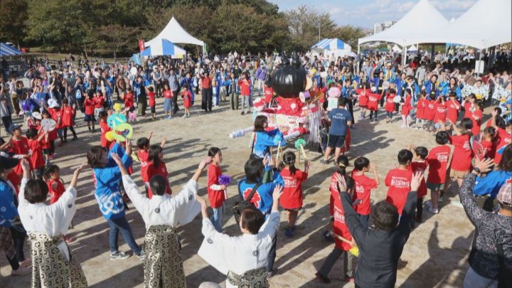 秋祭りのポスターに『中止』の文字…“戦後最短日程”の衆院選 イベントと重なり「無念」の声も