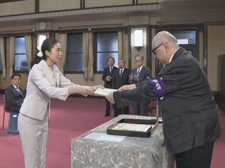 立憲や国民が躍進…愛知と岐阜で衆院選の当選証書授与 愛知7区の国民・日野紗里亜氏「喜びより重み」