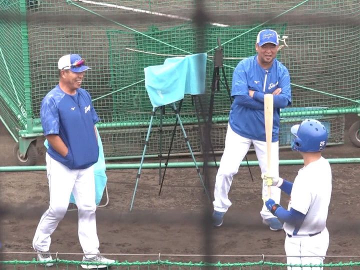 終始明るい雰囲気…中日の秋季キャンプスタート 井上新監督「“剥き栗キャンプ”硬い殻こじ開けようぜ」