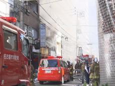 「厨房の天ぷら油に火が入った」と通報…中華料理店で火事 2階建ての店舗が全焼 営業開始前でケガ人なし