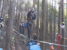 熊野古道近くの自然豊かな森で…小学生が自然の魅力や価値を体感する野外学習 スラックラインなど楽しむ