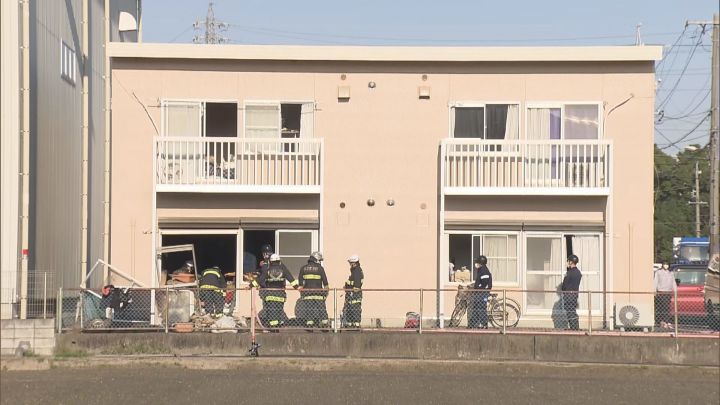 居間とみられる部屋から遺体で発見…三重県四日市市のアパートで1階の一室が燃える 住人の70歳男性死亡