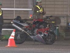 信号交差点で右折車と衝突…バイクを運転していた20代位の男性が意識不明の重体 乗用車の運転手を現行犯逮捕