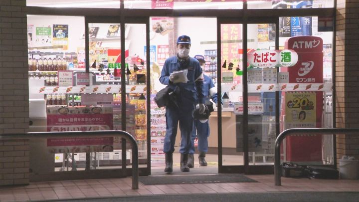 声かけると車発進…コンビニで“くじ引きの景品”を万引きした男 気付いた男性客と女性店員にケガさせ逃走