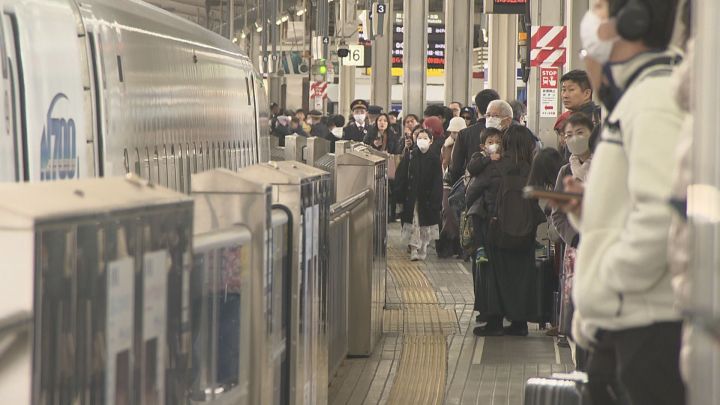 山陽新幹線の沿線火災の影響残る…28日が混雑ピークの東海道新幹線下り 名古屋発の列車は30分程度の遅れ