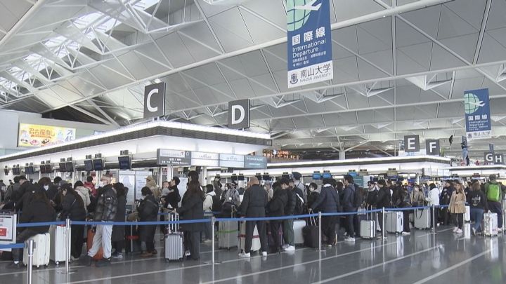 最大9連休の初日…年末年始を故郷や海外で過ごす人たちで各交通機関は混雑 中部空港は1日で約9千人が出国