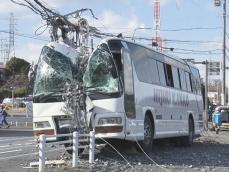 殺処分から戻る途中…鳥インフル対応の県職員30人が乗るバスが電柱に衝突し4人ケガ 真っ直ぐ突っ込んだか