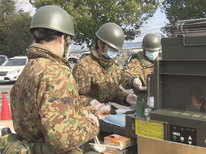 南海トラフ地震を想定…陸上自衛隊が入浴や炊き出し等の生活支援をする訓練 隊員らが調理したカレー振る舞う