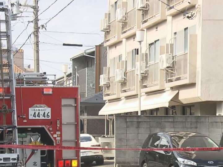 上半身にヤケド負って搬送…5階建て集合住宅の一室で火事 住人の87歳男性を救出も意識不明の重体