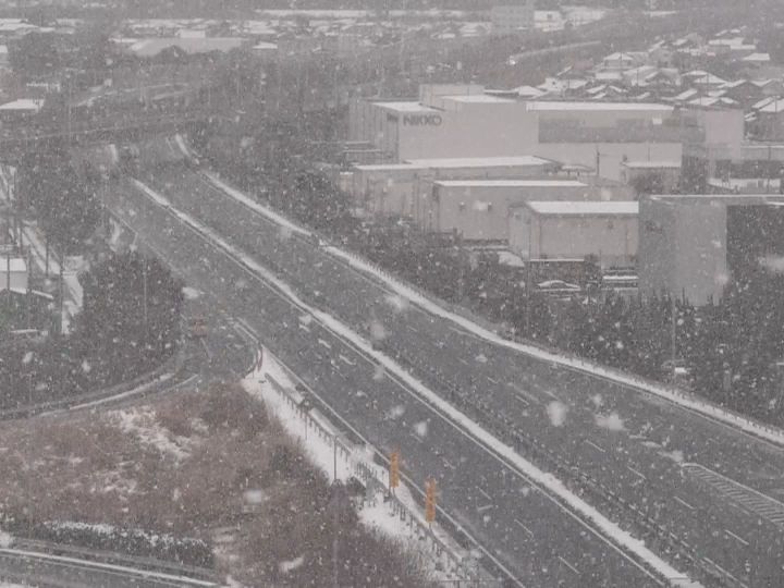 東海道新幹線は減速運転で遅れ…大雪に伴う東海3県の交通への影響 名神等の通行止めは解除の目途立たず