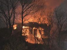 約5時間後に鎮火…寺の管理事務所が燃える火事 消防車22台が出動し消火活動 当時中にいた2人にはケガなし 名古屋