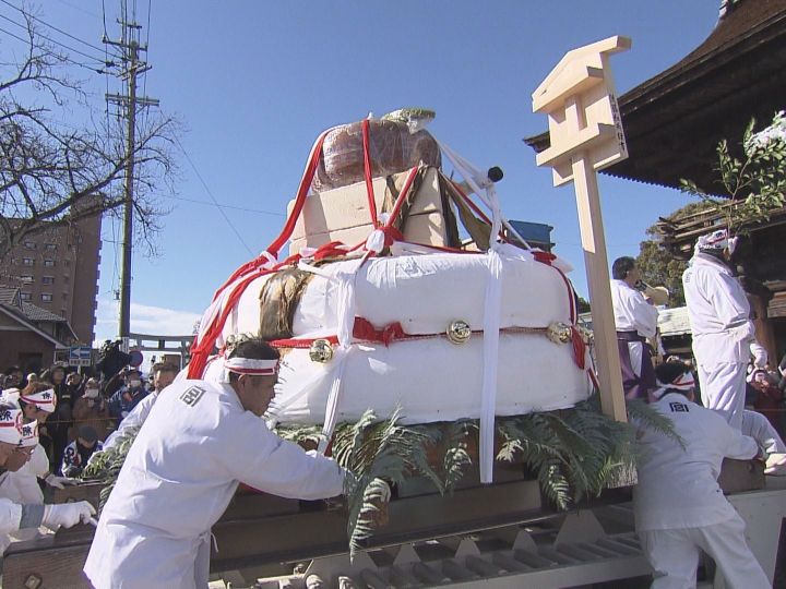 もち米50俵使い重さは約4トン…10日の国府宮はだか祭を前に祭りのシンボル『大鏡餅』の奉納 愛知県稲沢市