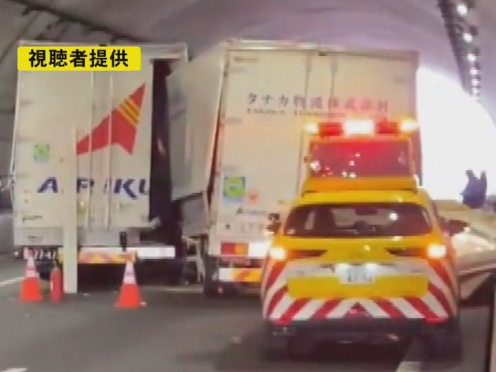 大型トラックが走行車線上に停車か…新東名高速でトラック同士の追突事故 追突された男性運転手が意識不明