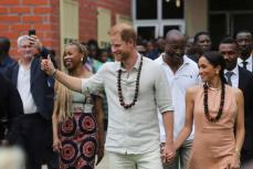 ヘンリー王子とメーガン妃の「非公式王室ツアー」次の訪問地はガーナか　現地は熱狂