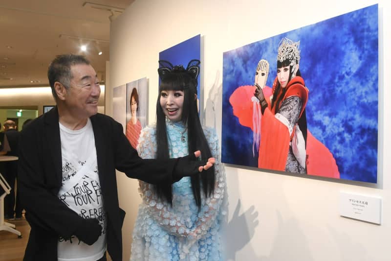 プリンセス天功　写真家・山岸伸氏の〝日本の顔〟展に来場「先生は恥ずかしがり屋さん」