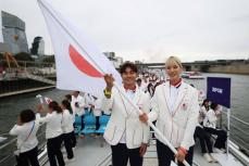 【パリ五輪】「もっと映さんかい！」日本選手団が船で入場も…中継わずか５秒　江村美咲らが笑顔