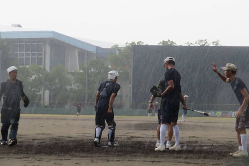 【甲子園】木更津総合がゲリラ豪雨に遭遇も五島監督はプラス思考「ちょうどいい」