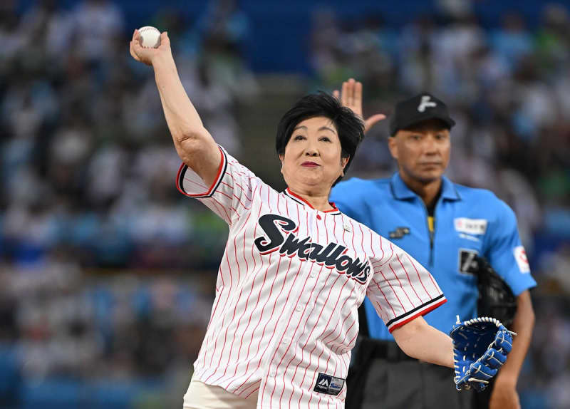 【ヤクルト】小池都知事が２年ぶり始球式「スポーツで盛り上げていきましょ～」