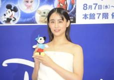 山本美月が１７６万円ミッキーネックレスに笑顔　推しキャラは…