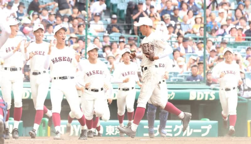 【甲子園】大応援団の後押しで早実が勝利　昨夏Ｖの慶応を和泉監督「悔しいので見てません」