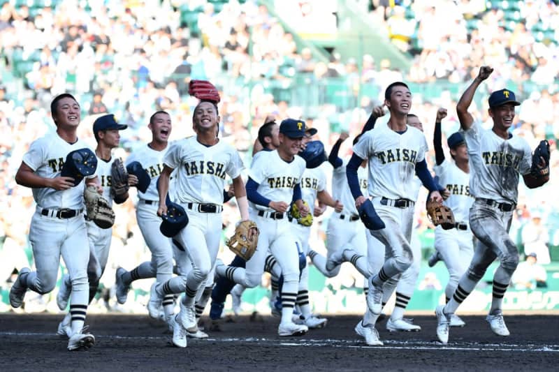 【甲子園】大社が報徳学園から大金星！　石飛監督は困惑「打てるボールが振ったところに来た」