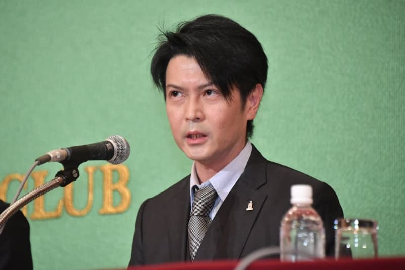 志賀泰伸氏　旧ジャニ会見から約１年…雲隠れの〝白波瀬氏〟に怒り「早く出て来い！」