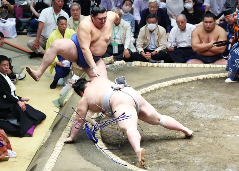 【秋場所】大の里〝物言い〟つくも白星発進　大関とりへ「迷うことなく攻めていきたい」