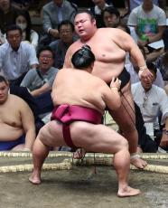 【秋場所】貴景勝が初日黒星　大関返り咲きに暗雲…「立ち合いで当たっても押しきれない」の指摘