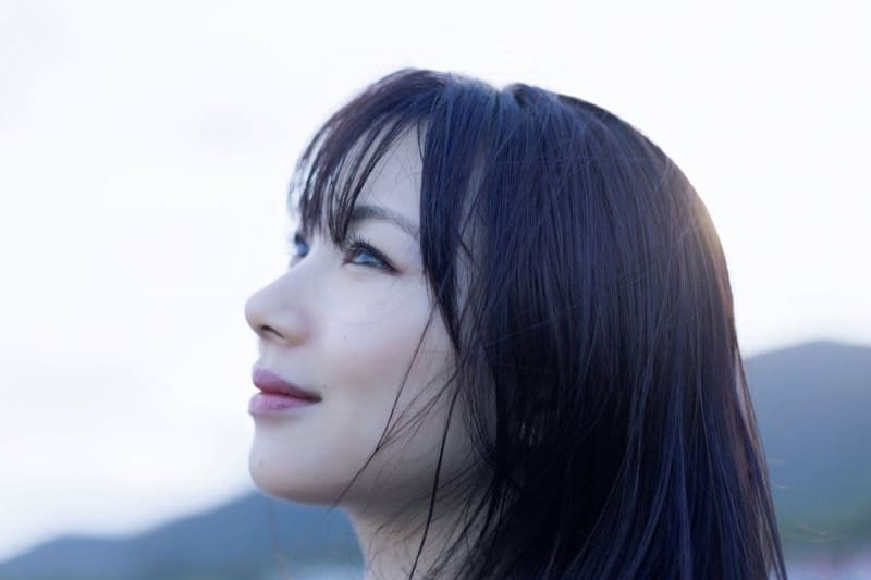 石田亜佑美　モー娘。ラスト写真集　テーマは横顔「お楽しみください！」