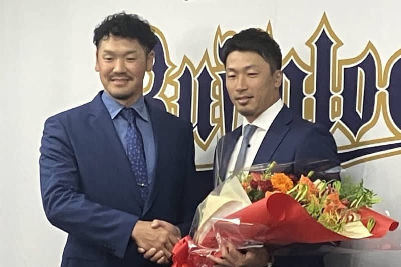 【オリックス】名手・安達了一が１３年間の現役生活に別れ「Ｔ―岡田がいたからやってこれた」