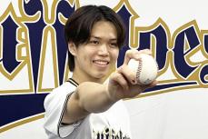 【オリックス】パリ五輪フェンシング金メダル・飯村一輝が始球式「投げれるんだぞ、と…」