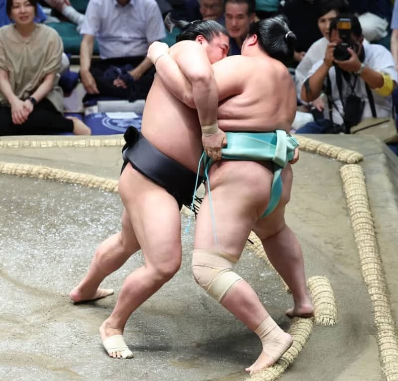 【秋場所】琴桜が若元春に敗れ痛恨の２敗目　優勝争いから後退し「切り替えます…」