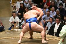 【秋場所】霧島が立ち合い変化も大の里に完敗「思い通りにいかなかった…」