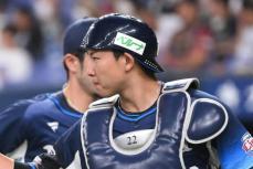 【西武】古賀悠斗　ロッテ・佐藤都にならい…引退試合・オリックス小田の捕邪飛を〝敬意の落球〟