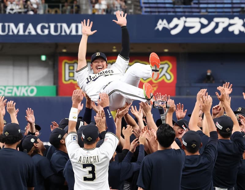 【オリックス】Ｔー岡田が引退あいさつで涙　最終打席は三振「僕らしんじゃないですか」と笑顔