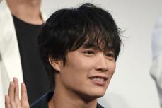 俳優・鈴木伸之　寝る時は「パンツ一丁」と告白　色は「真っ白です」に共演者どよめく