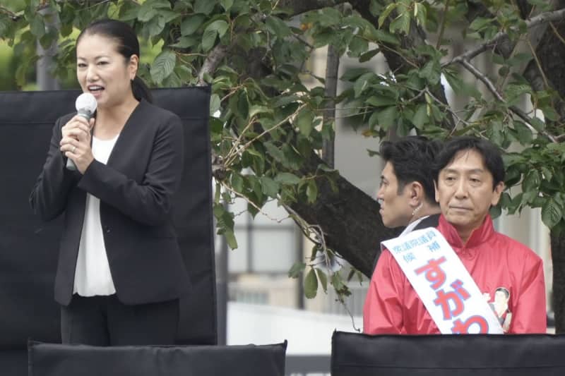 【衆院選】〝崖っぷち〟菅原一秀氏の応援に新妻・岡安弥生も登場　聴衆には抗議グループも