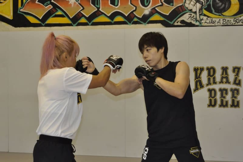 【ＲＩＺＩＮ】浜崎朱加　２年ぶり復帰戦へ山本美憂と練習「骨折も全然問題ない」