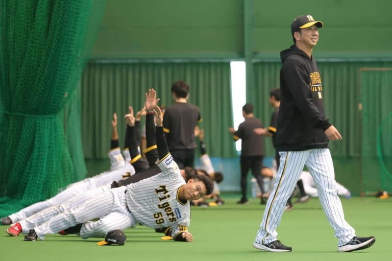 【阪神】藤川新監督「すごい成長を遂げている投手もいましたね」 雨でも充実の安芸キャンプ初日