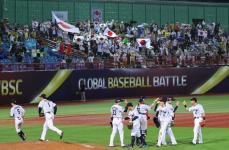 【プレミア１２】昨日の敵は今日の味方　雨の球場で…侍ジャパンに現地の台湾ファン〝熱狂声援〟