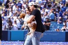 大谷翔平の愛犬デコピンをドジャースのマスコットに！　ロバーツ監督が主張　ベッツは着ぐるみ製作を提案