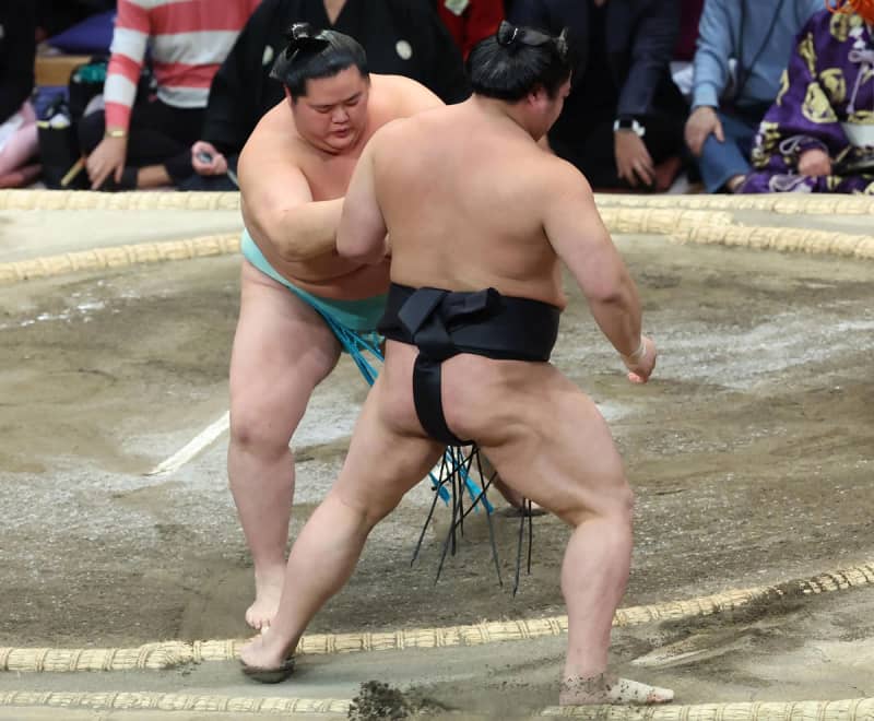 【九州場所】琴桜が若元春を押し出し１敗守る「集中して残りをやるだけ」