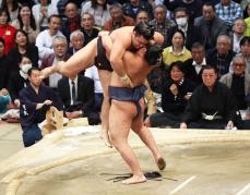 【九州場所】霧島が負け越し決定　師匠・音羽山親方「今年は何をやってもうまくいかない」