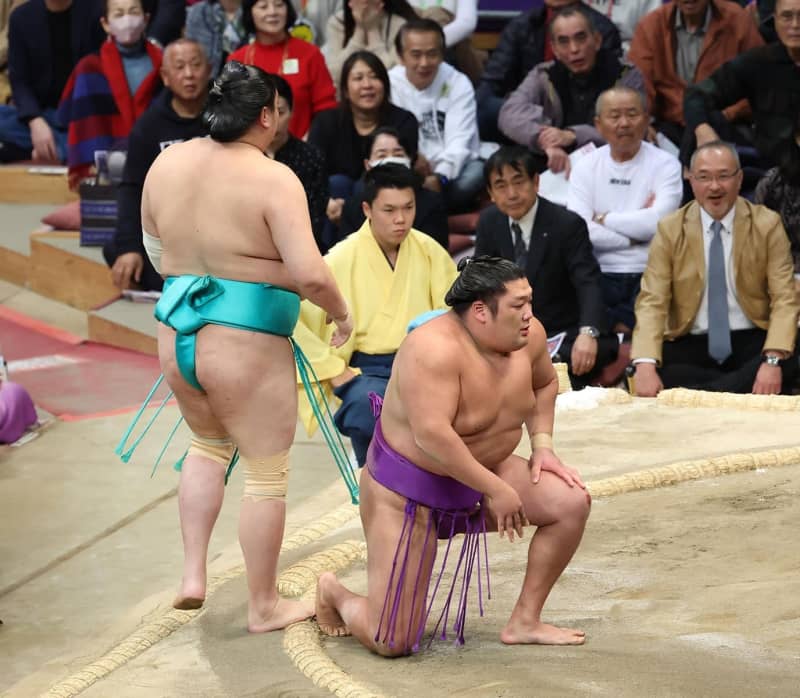 【九州場所】尊富士10勝目前も「明日は休場っすね…」と苦笑　取組後に右足すね〝負傷〟の理由