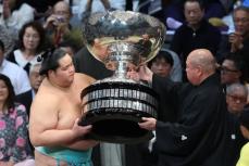 【九州場所】琴桜が念願の初優勝「そろそろ優勝しないと先代にも怒られると思った」