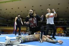 【新日本・ＷＴＬ】ＥＶＩＬ＆成田がＴＭＤＫ粉砕で３勝目　メイン後は棚橋弘至襲撃でまさかのバッドエンド…