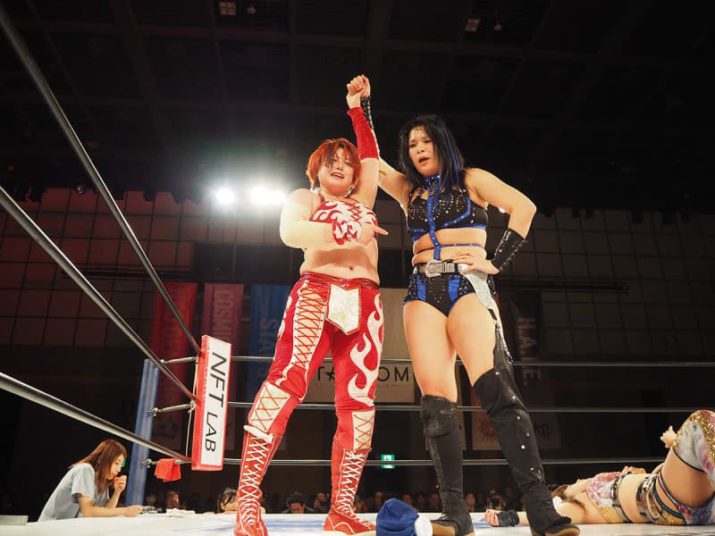 【スターダム】舞華＆HANAKO　レッドゴッデス代表決定！Ｖ王手でビール２本を一気飲み